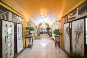 Отель Xian Vintage City Garden Apartment  Сиань